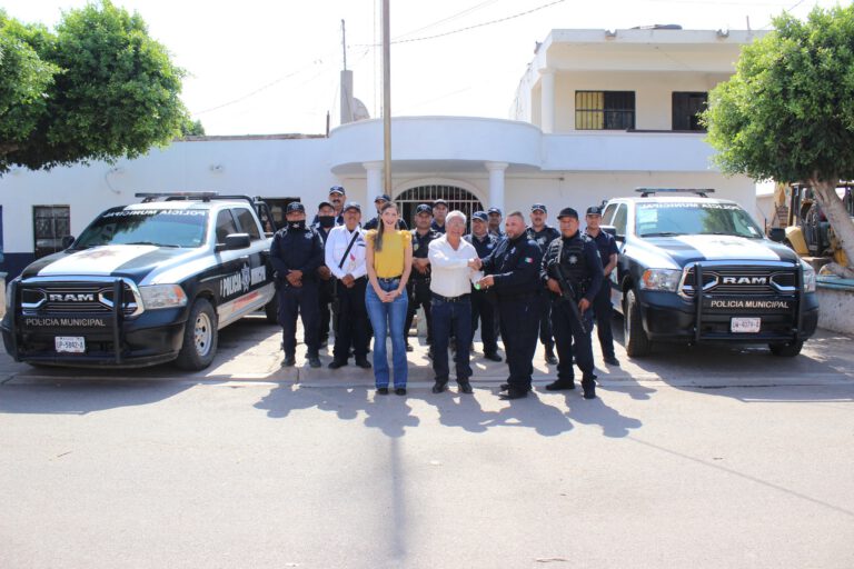 Con la presencia de nuestra Sindico Municipal, Judith González, él Director de Seguridad Pública, Néstor Amarillas y elementos, la mañana de hoy nuestro Presidente Municipal, Abel González Ambriz hizo entrega de la nueva patrulla que el pasado lunes 26 de junio él Gobernador  #AlfonsoDurazo donó para el municipio de San Ignacio Río Muerto. Con estas acciones se refuerza la seguridad de las y los san ignacenses.