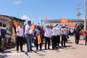 Con la presencia de nuestro Presidente Municipal el Dr. Abel González Ambriz, el Gobernador del Estado, Dr. Alfonso Durazo, el Mtro. Octavio Almada Palafox y otras personalidades que integraron la mesa del presídium, la mañana del día de hoy se dió el banderazo de acción a la entrega de la segunda etapa del proyecto estratégico para la Justicia al Pueblo Yaqui, construcción que consta de un muelle y una Unidad Básica de Infraestructura en la comunidad de Bahía De Lobos, Yaquis.  Gracias Gobernador por beneficiar el desarrollo productivo de la etnia con infraestructura pesquera.