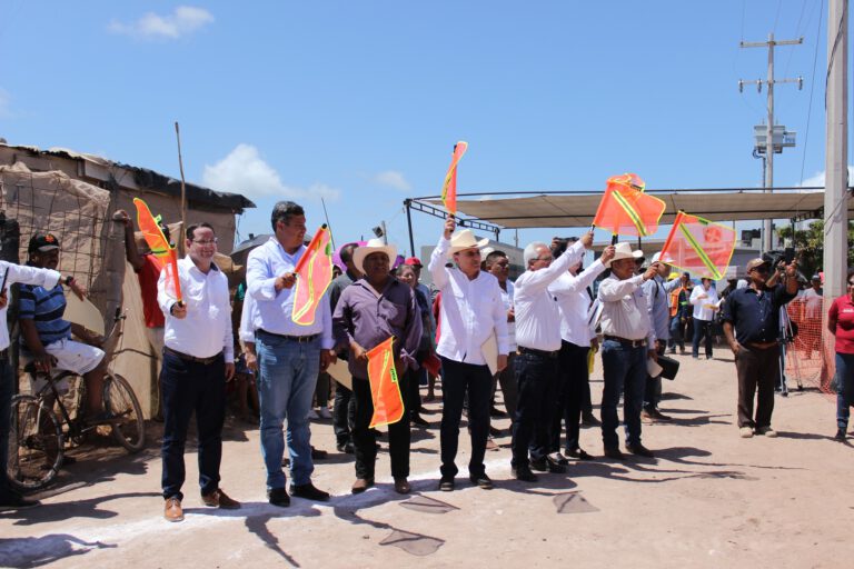 Con la presencia de nuestro Presidente Municipal el Dr. Abel González Ambriz, el Gobernador del Estado, Dr. Alfonso Durazo, el Mtro. Octavio Almada Palafox y otras personalidades que integraron la mesa del presídium, la mañana del día de hoy se dió el banderazo de acción a la entrega de la segunda etapa del proyecto estratégico para la Justicia al Pueblo Yaqui, construcción que consta de un muelle y una Unidad Básica de Infraestructura en la comunidad de Bahía De Lobos, Yaquis.  Gracias Gobernador por beneficiar el desarrollo productivo de la etnia con infraestructura pesquera.