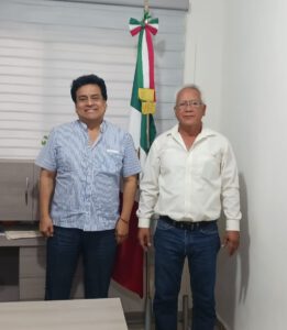 El día de viernes 28 de julio recibimos la visita del Delegado de la Secretaria De Gobernación, Máximo Moscoso, quien atendió la invitación que le hizo nuestro presidente municipal él Dr. Abel González Ambriz. La plática formal y de trabajo se llevó a cabo en la oficina de presidencia municipal, en la cual se hablaron de varios temas importantes sobresaliendo el tema del agua potable, en donde él delegado mostró gran interés comprometiéndose en apoyar las gestiones que realiza nuestro presidente municipal. Abel González Ambriz se mostró muy agradecido por la presencia del delegado. La plática concluyó con el compromiso de seguir en comunicación estrecha todo con el objetivo de buscar en forma unida grandes beneficios para nuestro municipio #72.