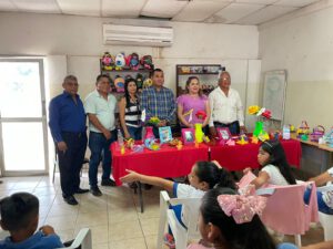 Hoy culminó con éxito el curso de verano “mis vacaciones en la biblioteca 2023”, que el H. Ayuntamiento de San Ignacio Rio Muerto y la Dirección de Educación, Cultura y Ecología impulsaron de manera coordinada para que las y los niños de nuestro municipio puedan aprender nuevas habilidades y destrezas que fomenten la creatividad, el arte y la libertad de expresar sus ideas. ¡Felicitamos a las y los niños por su interés, trabajo y esfuerzo!